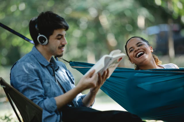 How to use music as an icebreaker in new relationships